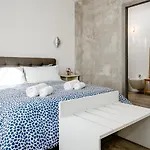 The White Building - Hotell