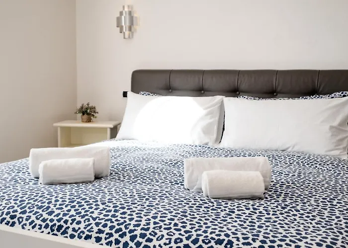 The White Building - 3* Costermano