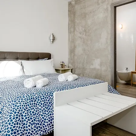 The White Building - Hotel