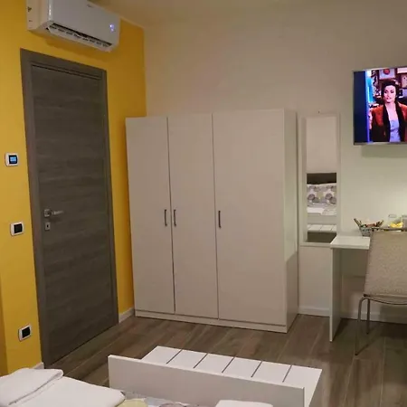 The White Building - Hotel Costermano