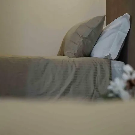 The White Building - 3* Costermano