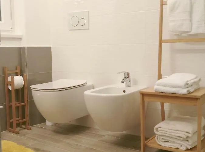 The White Building - 3* קוסטרמנו