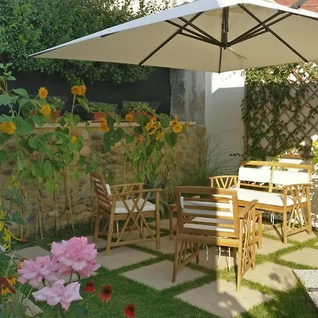 The White Building - Hotell Costermano