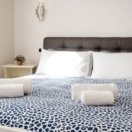The White Building - 3* Costermano