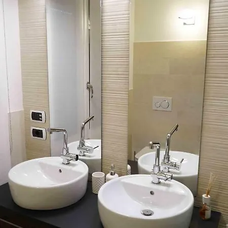 The White Building - Hotell Costermano