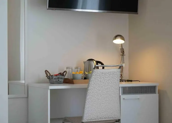 The White Building - 3* コステロマーノ