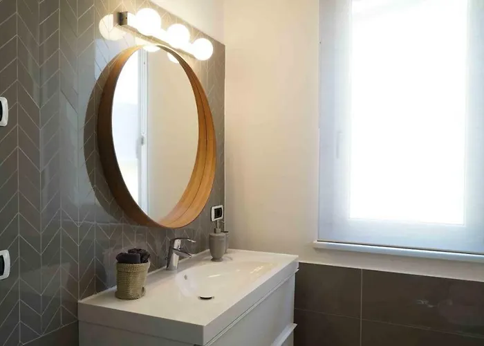 The White Building - コステロマーノ